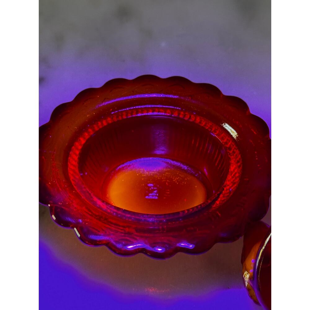 Mosser Glass Limited Edition Mini Cat on Nest - Picture 8 of 12